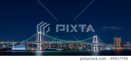 東京灣畔的“東京”城市夜景（豐洲九琉璃公園） 99917798