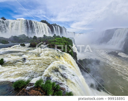 Devil's Throat at Iguazu Falls, one of the world's great natural wonders, on the border of Argentina and Brazil. 99918891