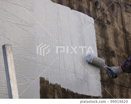 Concrete retaining wall spalling prevention work (distributing materials with a sand roller) 99919820