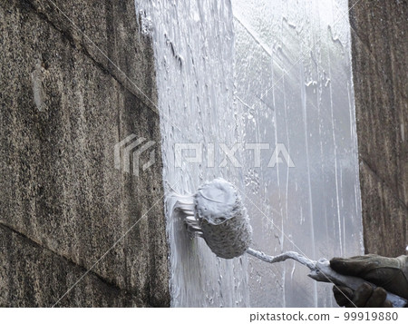 Concrete retaining wall spalling prevention work (distributing materials with a sand roller) Concrete retaining wall spalling prevention work (distributing materials with a sand roller) 99919880