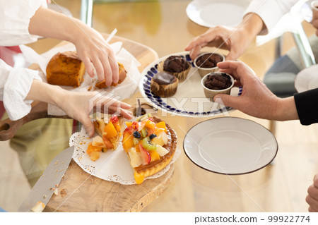 sample homemade cakes 99922774