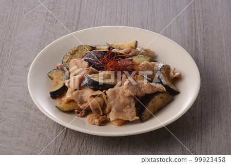 用茄子和豬肉炒的味噌 用茄子和豬肉炒的味噌 99923458