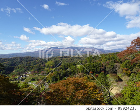 Mt. Adatara in the autumn sky 99924233