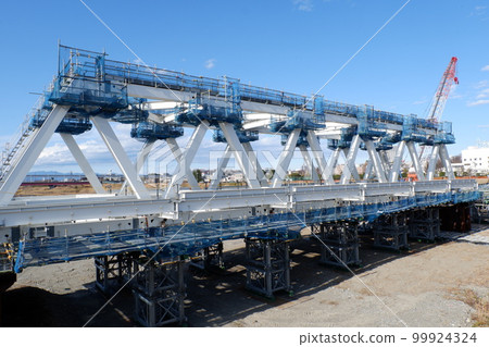 Hinobashi temporary bridge under construction 99924324