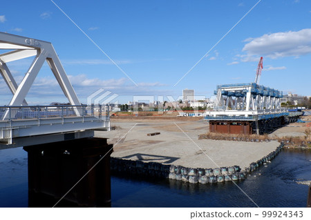 Hinobashi temporary bridge under construction 99924343