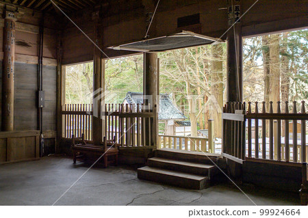 A view of the precincts of Chuson-ji Temple from inside the Kinkon-do Kyufudo, Iwate Prefecture 99924664