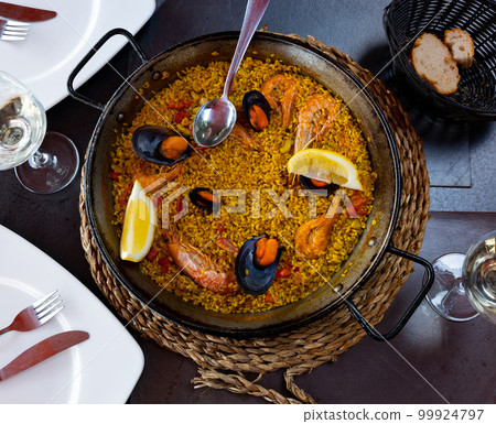 Portion of fresh seafood paella 99924797