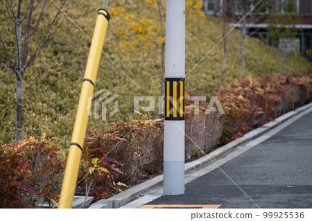 Telephone pole 99925536