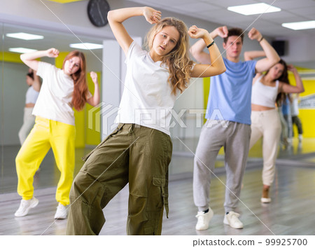 Teen girl in wide pants dancing hip hop 99925700