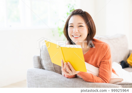 讀一本書的女人 讀一本書的女人 99925964