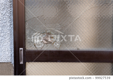 小偷、警察、玻璃、非法侵入、玻璃、犯罪預防、鑰匙、鎖定、開鎖、盜竊、犯罪、安全、鋁窗扇 99927539