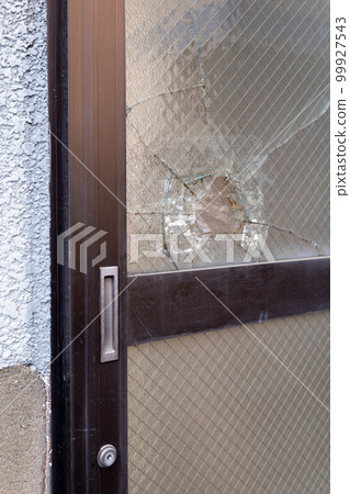 小偷、警察、玻璃、非法侵入、玻璃、犯罪預防、鑰匙、鎖定、開鎖、盜竊、犯罪、安全、鋁窗扇 99927543