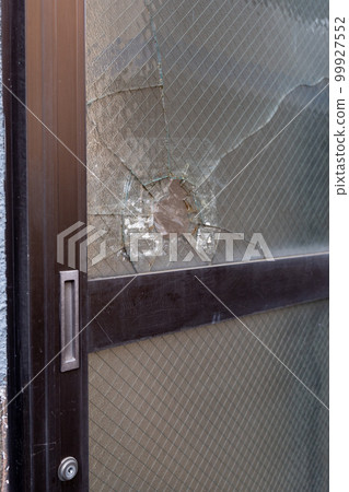 Thief, police, glass, trespassing, glass, crime prevention, key, locking, unlocking, theft, crime, security, aluminum sash 99927552