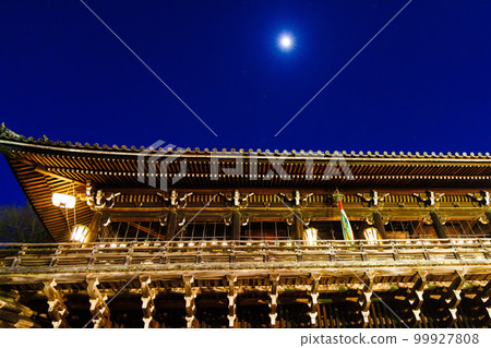 2023 年 3 月 2 日 Shuni-e(Omizutori)Nigatsudo 火把開始之前和月亮在天空中閃耀 2023 年 3 月 2 日 Shuni-e(Omizutori)Nigatsudo 火把開始之前和月亮在天空中閃耀 99927808