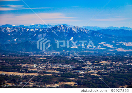 從入笠山眺望奧秩父連山的茅岳岳的冬景 從入笠山眺望奧秩父連山的茅岳岳的冬景 99927863