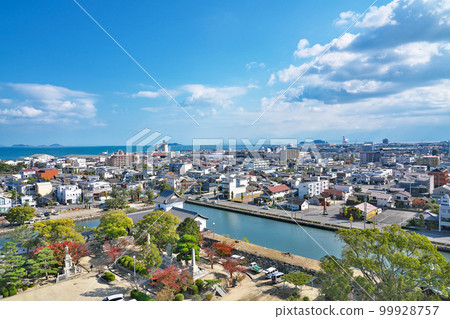 [從今治城眺望今治市的風景]愛媛縣今治市鳥町 99928757