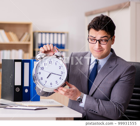 Businessman failing to meet the deadlines 99931555