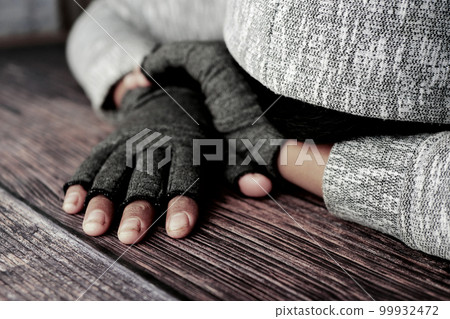 teenage boy head down on desk  99932472