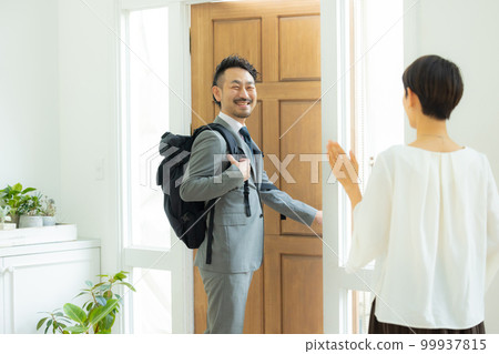 Entrance seeing off 99937815