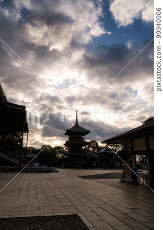 Narita City, Chiba Prefecture Early morning at Naritasan Shinshoji Temple 99940906