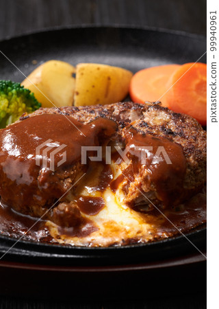 hot cheese hamburger 99940961