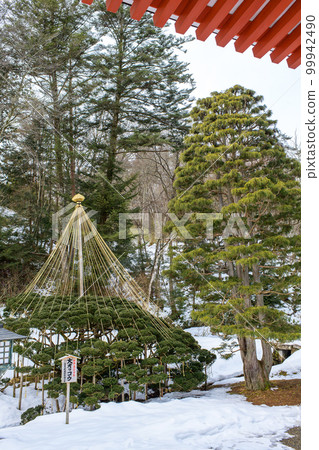 Takkoku Iwaya Bishamondo，在岩手縣Takkoku Saikoji Temple的雪域 99942490