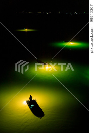 Tokushima _ Spectacular view of glass eel fishing in the Yoshino River 99943307