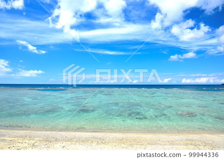 奄美大島大和村 清爽的藍天和清澈的大海 99944336