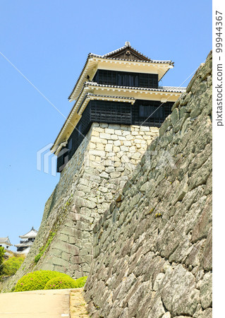 松山城現存12座天守閣的攀岩石牆 99944367