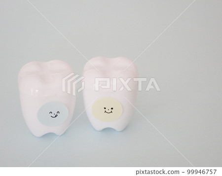Smiling teeth, with copy space Smiling teeth, with copy space 99946757