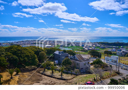 A view of the south side (Tokawa Town, the Pacific Ocean, the horizon, etc.) from the observatory on the top of Mt. Atago in Choshi City, Chiba Prefecture A view of the south side (Tokawa Town, the Pacific Ocean, the horizon, etc.) from the observatory on the top of Mt. Atago in Choshi City, Chiba Prefecture 99950006