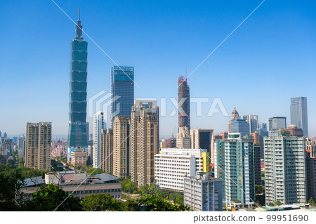 台灣台北市香山，從天文台看到的台北市容（永春港公園） 99951690