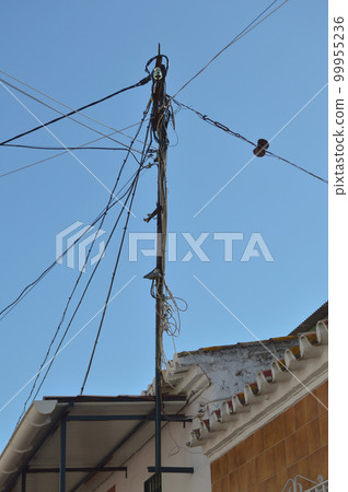 Black cords in a mastil 99955236