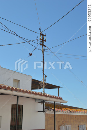 Cords wire of different services badly installed 99955241
