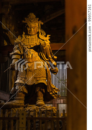 日本奈良縣奈良市奈良公園東大寺大佛殿內的博木天像 99957161