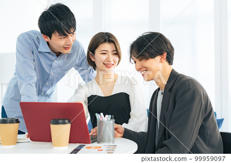 A group of young men and women in a meeting Generation Z 99959097