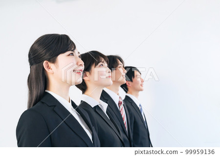 一群男女正在尋找求職學生求職應屆生 一群男女正在尋找求職學生求職應屆生 99959136