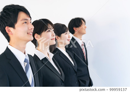 一群男女正在尋找求職學生求職應屆生 99959137