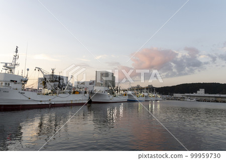 Fishing boats moored at the fishing port in the evening 99959730