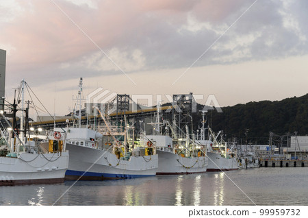 Fishing boats moored at the fishing port in the evening 99959732