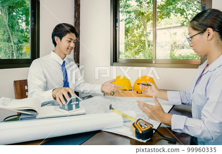 A team of engineers, contractors, meetings for housing projects, 99960335