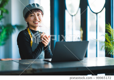 desk work, person, female 99965172