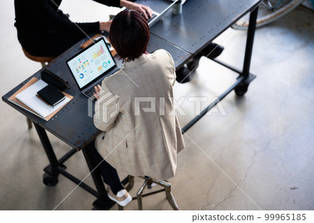 business, business woman, businesswoman 99965185