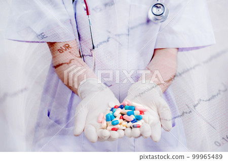 Doctor woman holding pill or medication in capsule. concept of pharmacist, drugs, diet pill, antibiotic or vitamin 99965489