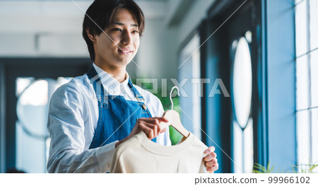 有衣服的男性幹事 99966102