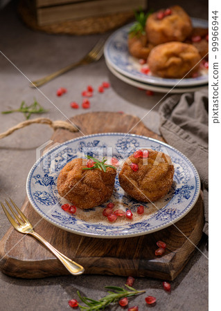 Rabanadas poveiras with sugar and cinnamon Rabanadas poveiras with sugar and cinnamon 99966944