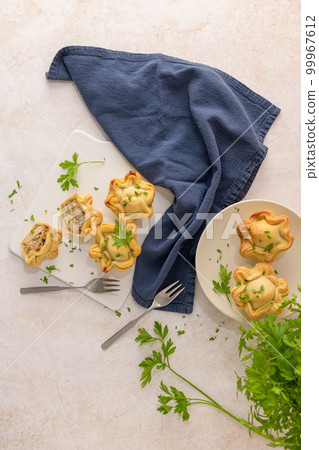 Chicken pies 99967612