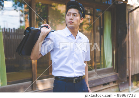 有時代感的帥氣男高中生 99967738