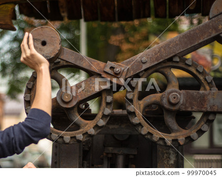 large iron rusty mechanism 99970045