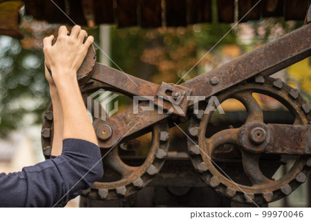large iron rusty mechanism large iron rusty mechanism 99970046